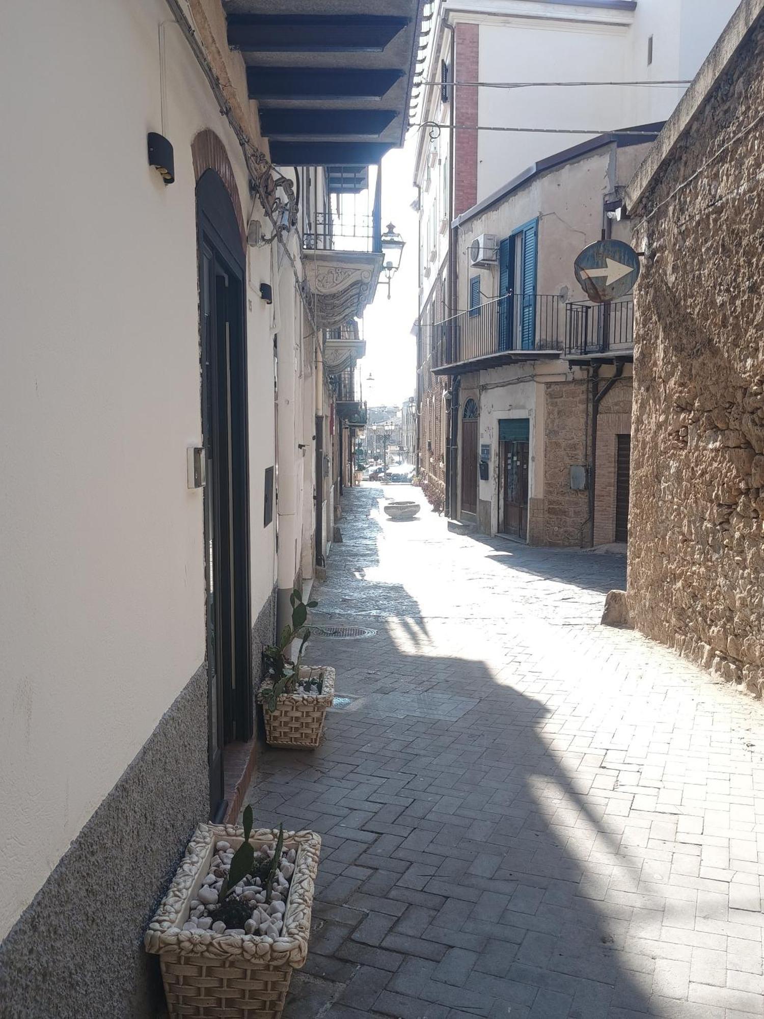 Al Vico Bartoli Suite Room Mazzarino Exterior photo